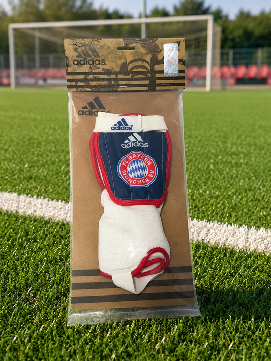 Adidas benskydd FC Bayern München - Stl XS